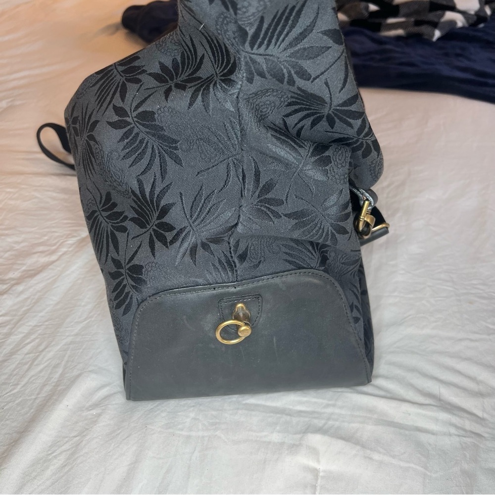 Tommy Bahama Large Black Duffle Bag, Shoulder Strap Top Handles Leather Accents - Picture 5 of 16